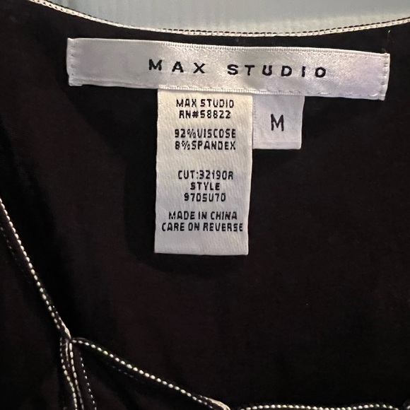 Max Studio stretchy back top with white detailing. - Picture 4 of 4